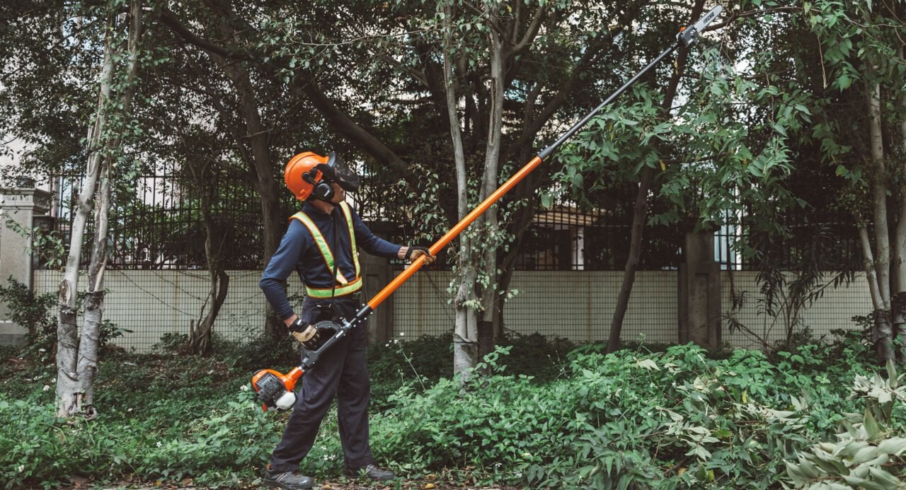 Peyzaj İçin Çit Kesme Makinesi Nasıl Seçilir? (Profesyonel Kullanım Rehberi)