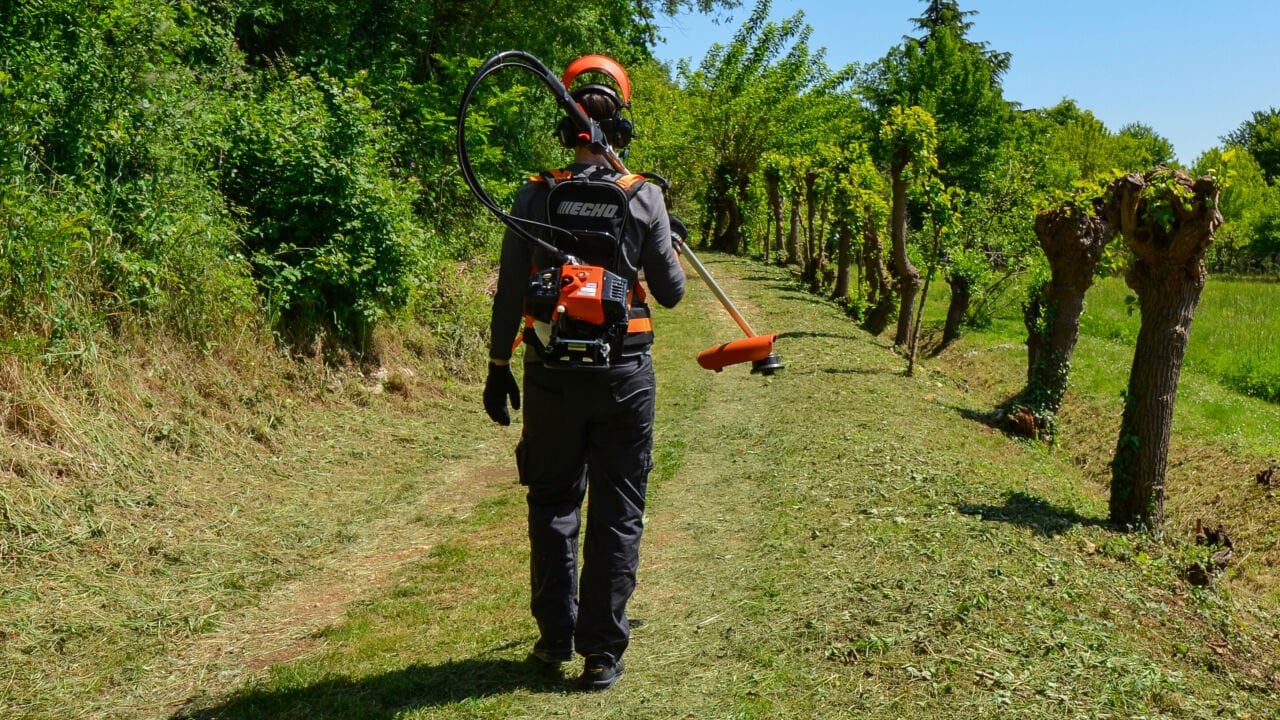 ECHO RM-520ES Sırt Tırpanı İncelemesi: Zorlu Araziler İçin Güçlü Benzinli Sırt Tırpanı